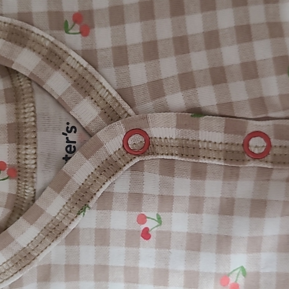 CARTERS BRAND GIRLS SNAP ONE PIECE WITH FEET SIZE 6 MONTHS - Picture 3 of 7